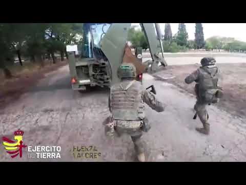 Los zapadores paracaidistas de la Brigada Almogávares VI se entrenan en combate en zonas urbanizadas