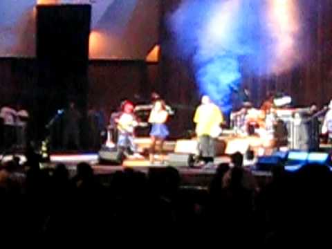 Irie Love ft. Fiji - One Drop @ Waikiki Shell