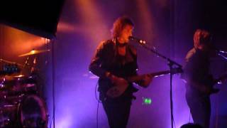 A piece of Kensington performing Go Down live at the Melkweg