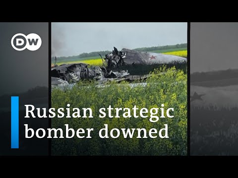 Ukraine attacks targets in Russia, awaits US aid vote | DW News