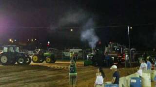 preview picture of video 'outlaw tractor puller CHICKASHA OKLA'