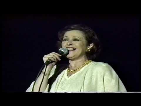 SIMONE de OLIVEIRA  canta "  FIGUEIRA " no CASINO da FIGUEIRA