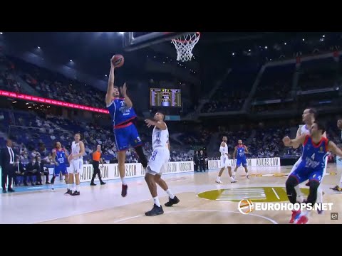 Real Madrid - Anadolu Efes 82-69: Filip Petrusev (17 points)