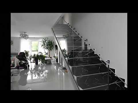 Sklenené zábradlie na schody v Pezinku