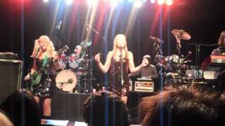 Tom Tom Club - Under The Boardwalk (Drifters cover), Irving Plaza, NYC 1/12/11