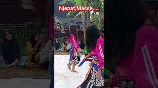 Download lagu #kesurupan #ndadi #njepat #viralshort #viralshorts #pecinta #seni #jaranan #batam mp3