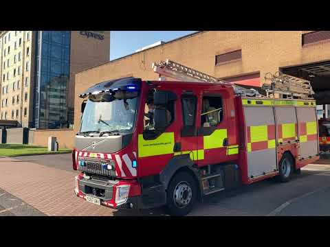 Leeds Double Pump Turnout - West Yorkshire Fire & Rescue Service
