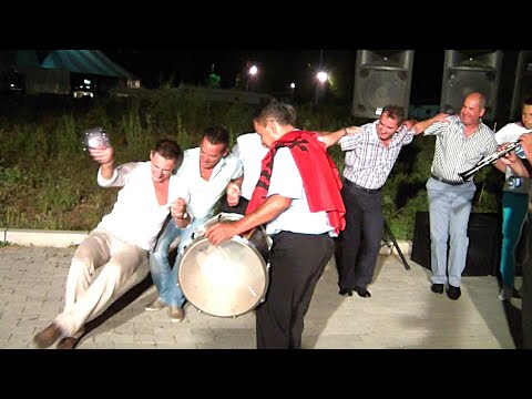 Vallja e Gajdes shtruar në tokë