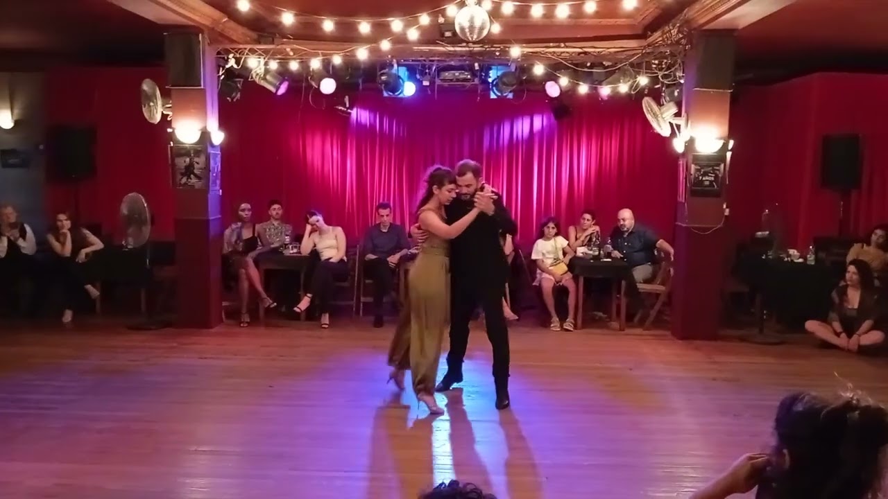 "Al Vacío" - Bruno Tombari y Rocío Lequio