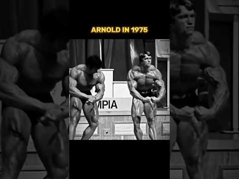 ARNOLD IN 1975 🥶MR OLYMPIA CHAMPION🏆OLD BODYBUILDER 👑BODYBUILDING⛔  #arnoldschwarzenegger#shorts#fyp