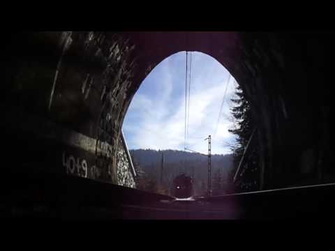 Filmare de sub tren - Trenul IR1832 Cluj - Galati trece viaductul Larion si intra in tunel