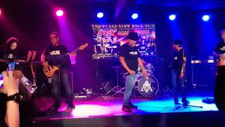 Download lagu Live!!Niat Hati Tak Nak Berpisah-Arrow mp3