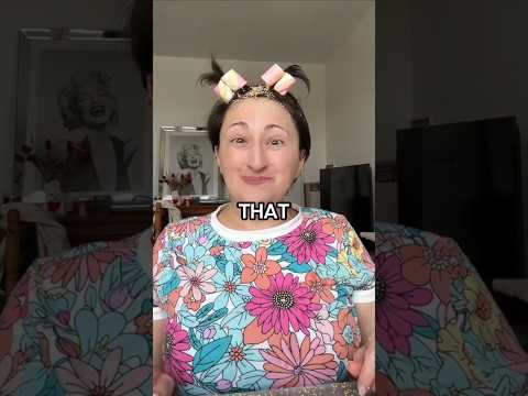 This woman might be asking for help😨