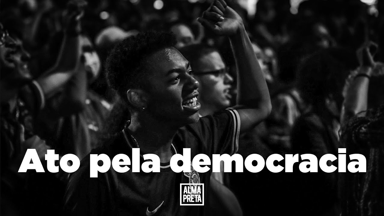Manifestantes ocupam Av. Paulista em ato pela democracia, em São Paulo