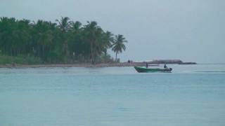 preview picture of video 'Fishermen at Pasikudah'