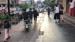 【海外 面白動画 中国（メインランド）編】深圳の街や歩道をも走る新しい電動バイク(E-bike)や電動自転車②