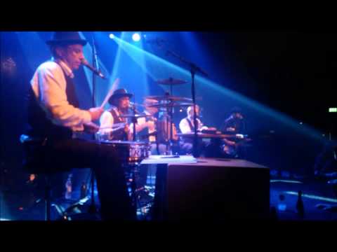 Eläkeläiset - Kipin kapin (Mä riennän Alkoon) - Tavastia Helsinki 10.9.2014