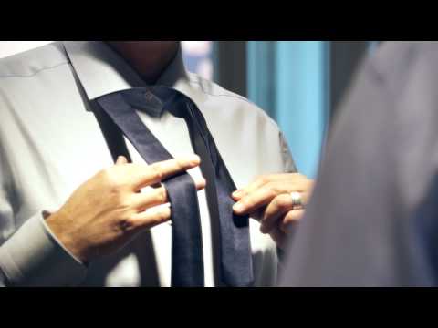 Krawattenknoten binden: Der einfache Windsor-Knoten. Eine einfach Variante