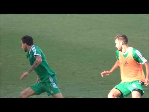 Entrenamiento de Vincenzo Rennella con el Betis