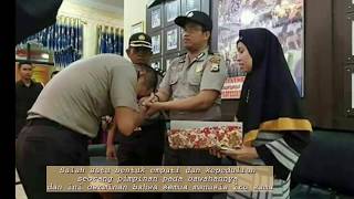 Download lagu Kapolda Sulsel Cium Tangan Bawahannya yang Buta mp3 Download lagu Kapolda Sulsel Cium Tangan Bawahannya yang Buta mp3