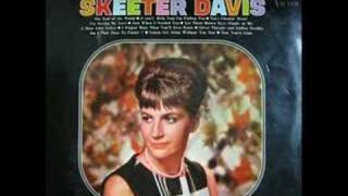 AM I THAT EASY TO FORGET by SKEETER DAVIS
