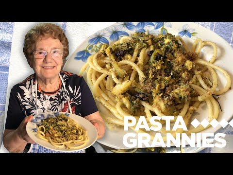 86 yr old Antonia from Sicily makes bucatini pasta with sardines!