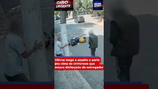 Vítima reage a assalto e enfrenta falso entregador em SP #flagrante #seguranca #brasil