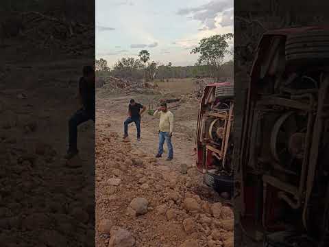 mais um acidente com caminhão pipa na pi 224 entre beneditinos e Prata do Piauí