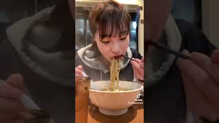 #可愛いくてごめん  おと菜月ちゃん💕のラーメン🍜食べてますの巻🫶🫶