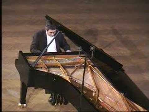 Vadim Rudenko warming up