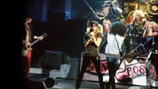 Download lagu Guns N' Roses - Welcome To The Jungle Live At MTV Awards 1988 (Better Audio) mp3