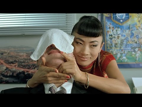 Qiu massages Commissaire Gibert | Taxi 3 (2003)