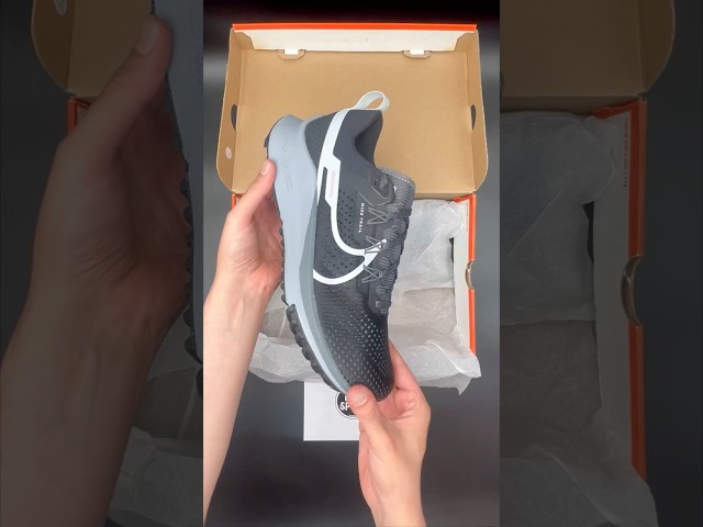 Vídeo relacionado con NIKE React Pegasus Trail 4, Zapatillas Hombre, Multicolor, 42.5 EU