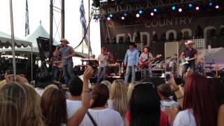 Clay Walker Has Tate Stevens Join Him Onstage To Sing &quot;Fall&quot; at Country Explosion 2013