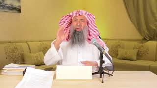 صورة #فتاوى_الزامل | ماذا يفعل المأموم إذا قام لقضاء الفائتة، وقام الإمام ليأتي بركعة نسيها؟