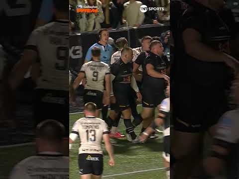 HEATING UP! HEARLE RUNS THROUGH TO SCORE TRY