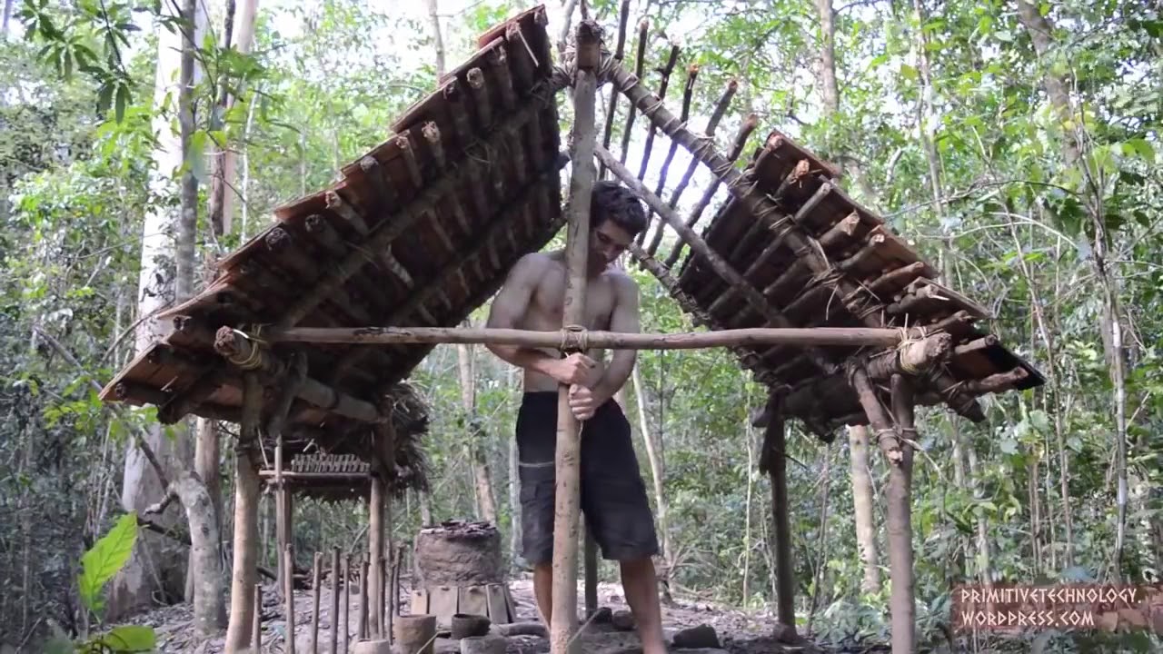 Construction d'une cabane primitive en totale autonomie