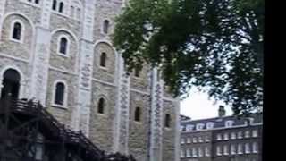 preview picture of video 'London Newsflash: Exploring the Tower of London with London Walks'