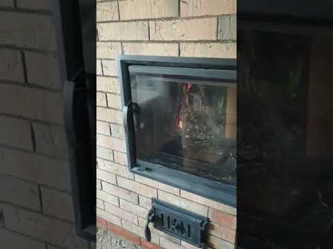 Видео о дверце камина 2