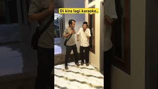 Download lagu Dengar tetangga lagi karaoke., tpi kaya ada yang aneh. #kocak #kocak #lucu mp3