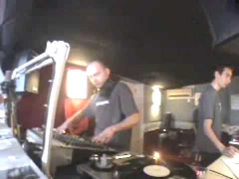 Mike Wallis and Sam Ashwell - Colony Show on Groovetech Radio (2002-06-19)