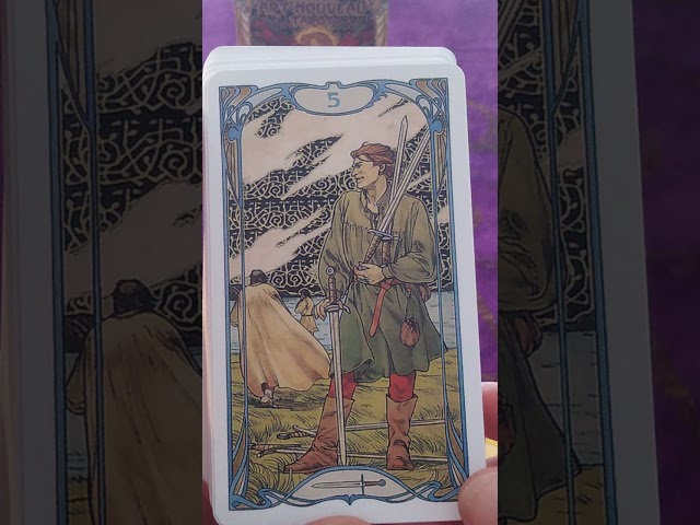 Vídeo relacionado con CREATCABIN Caja de Almacenamiento de Cartas de Tarot de Hierro Caja de Almacenamiento de Cartas de Tarot Caja de Metal con Forma de Sol Negro Cajas de Colección de Cartas de Tarot de 8.5x12.7x6cm
