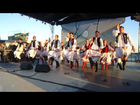 Ansamblul ”Doina Crișului” la festivalul ”Tinereții din Mangalia, 2016. 02