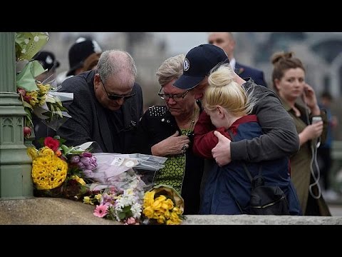 Thousands pay tribute to London attack victims