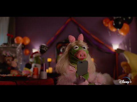 Muppets Haunted Mansion (Clip 'Kermit & Miss Piggy')