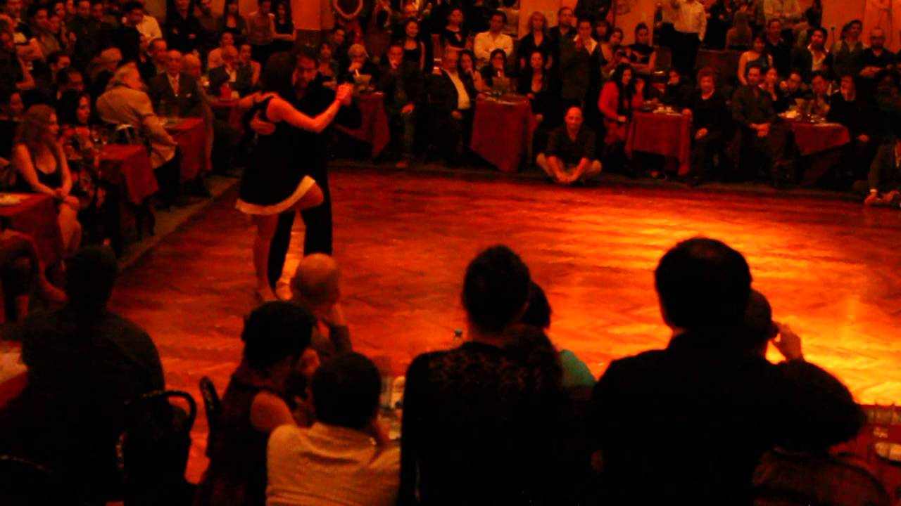 Maximiliano Cristiani y Jesica Arfenoni Perform Live at Canning