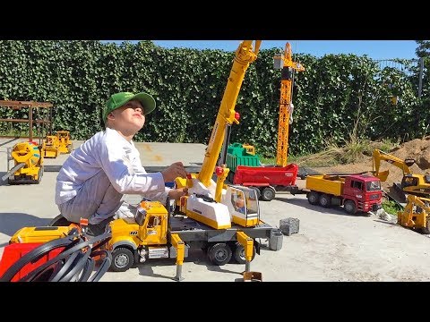 Bruder 02818 - MACK Granite Liebherr Kran-LKW ♦ BRUDER BWORLD CONSTRUCTION