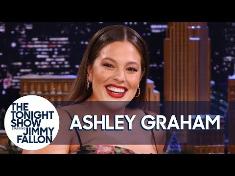 アシュリー・グラハム、共働きのベビーシャワーでゲストにタトゥーとピアスをプレゼント (Ashley Graham Gave Guests Tattoos and Piercings at Her Coed Baby Shower)