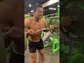 隣にヤベェ奴いるんだけど…