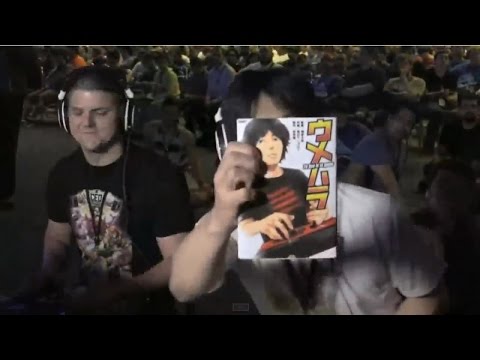 EVO 2014 - Cojiro shows Daigo's book and shirt